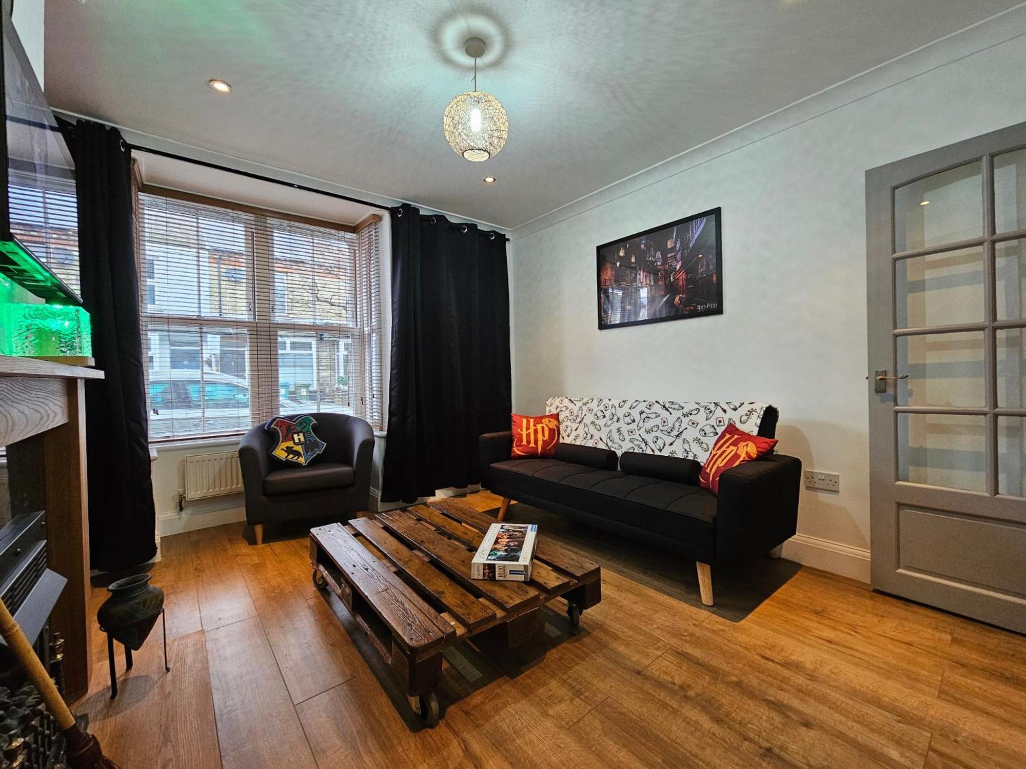 Magical Harry Potter Themed Home In Watford - Free Off-Street Parking Kültér fotó